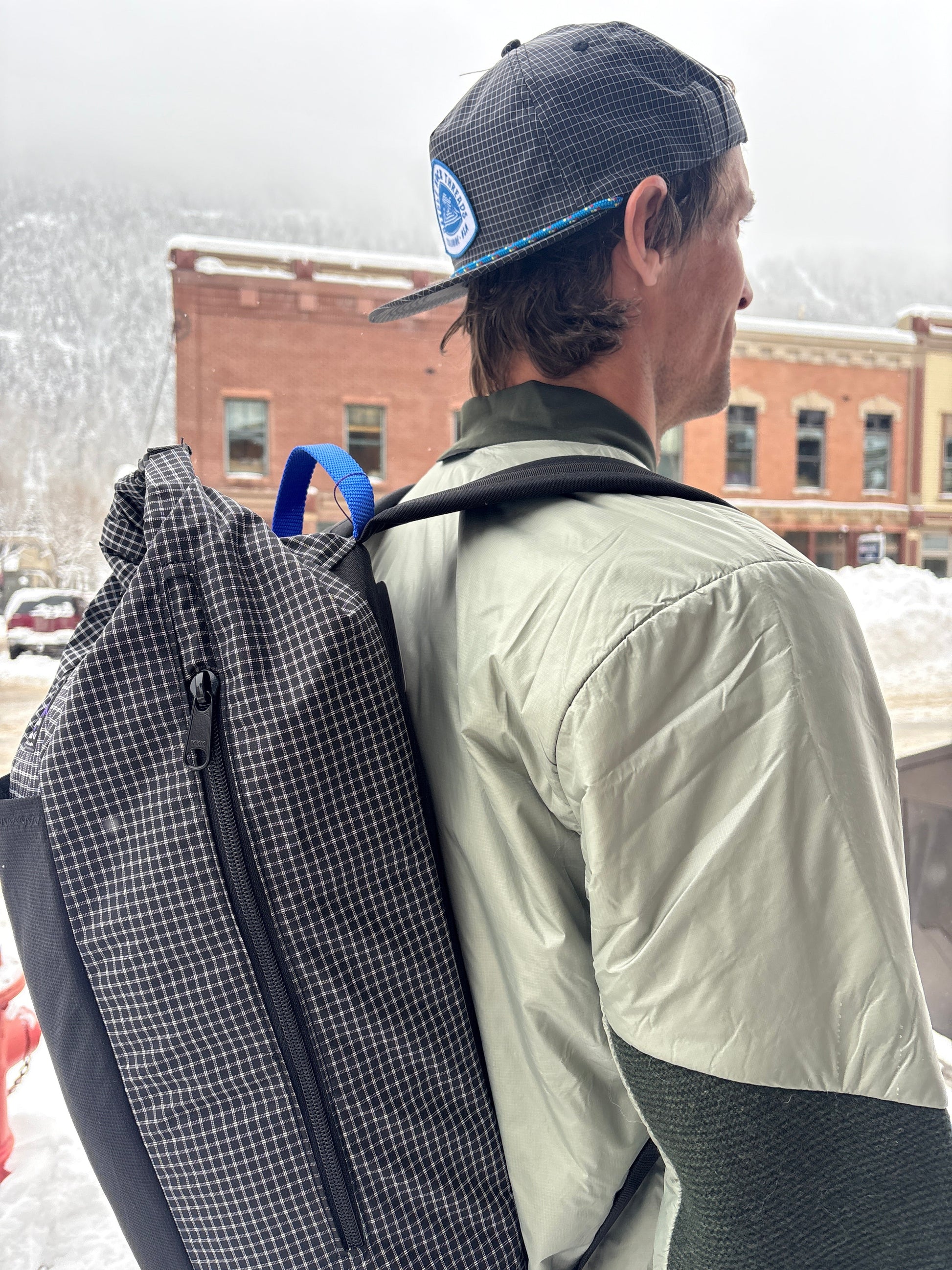 Person wearing the Jam Pack from the side where you can see the packs side zipper